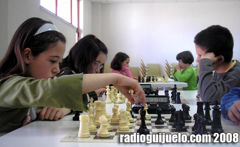 Primera sesión de las cuatro que se celebrarán de los juegos escolares de ajedrez