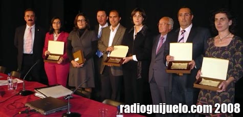 Los premiados en el foro de REGTSA junto a Avelino Pérez, presidente del organismo