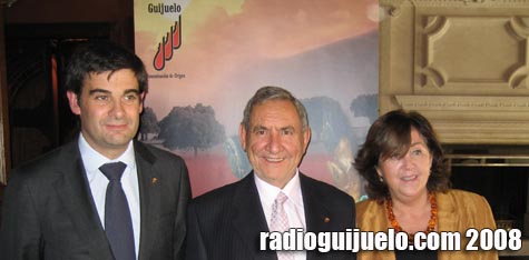 Daniel Rubio, presidente de la Denominación junto con los homenajeados
