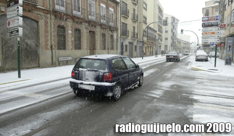 El tráfico, pese a la nieve, fue constante en Filiberto Villalobos