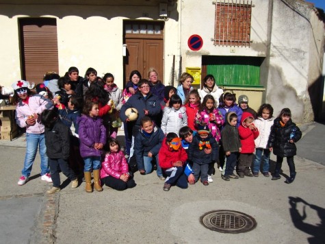 Niños participantes en la Operación Bocata de Cespedosa. Foto archivo.