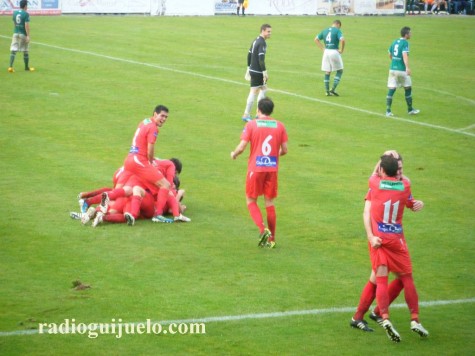 El Guijuelo celebra el gol de Germán en O Vao