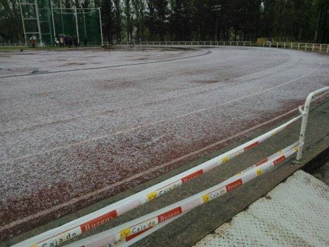 Estado de la pista de atletismo de Burgos. Foto davidalejandrocastro.blogspost.com