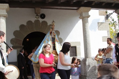 Procesión de la Virgen de la Yedra en Ledrada. Foto Ayto. Ledrada