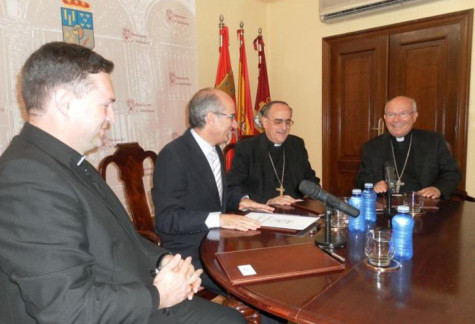 Firma del convenio entre la Diputación de Salamanca y los Obispos de la diocésisis de Ciudad Rodrigo, Plasencia y Salamanca