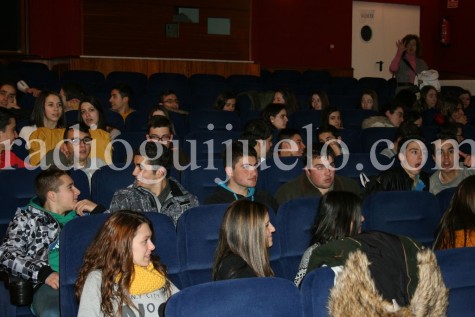 Alumnos de 4º de ESO del IES en el teatro del Centro Cultural.