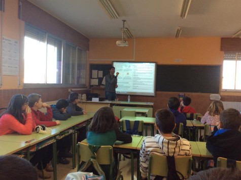 Los alumnos del Miguel de Cervantes en un taller sobre los usos de internet. Foto Colegio Miguel de Cervantes.