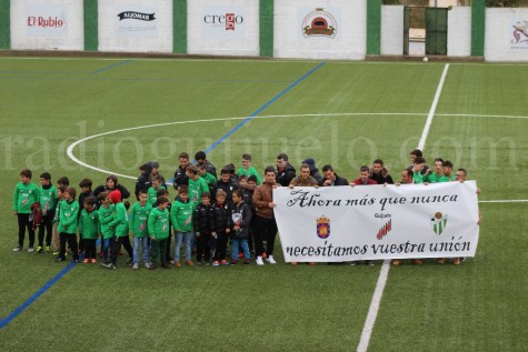Jugadores y entrenadores del fútbol base del CD Guijuelo.