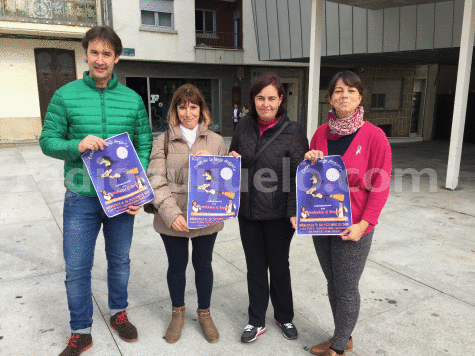 Miembros de la Ludoteca junto a la concejal de Cultura María Jesús Moro.