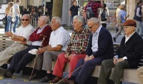 Hombres mayores de 65 años.
