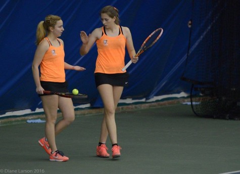 Marina Ferrero junto a su compañera de dobles. Foto Bowling Green State University.