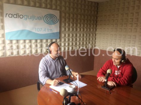 Chema Aragón en los estudios de Radio Guijuelo
