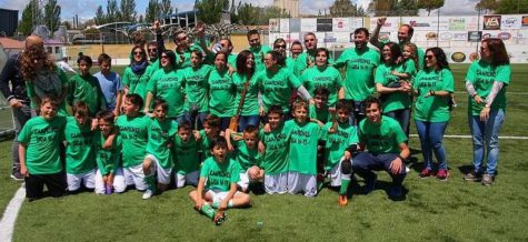 Jugadores y padres del Benjamín B del C.D. Guijuelo. Foto C.D. Guijuelo