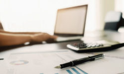 Se necesita aux. administrativo en AIC y responsable de marketing en Beher