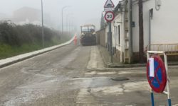 El Ayuntamiento lleva a cabo el asfaltado del camino Lateral