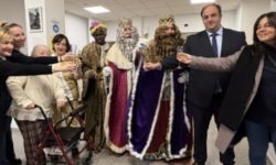 Los mayores de Guijuelo despiden el año con la visita de Los Reyes