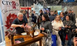 El stand de Guijuelo en Fitur de nuevo lleno en la segunda jornada de promoción
