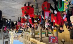 El desfile escolar infantil llena de color las calles de Guijuelo