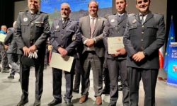 La Junta entrega la Medalla de Plata al mérito a tres policías de Guijuelo